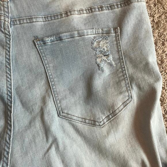 NWT! Rue 21 Light Wash Distressed High Rise Shortie Jean Short Size 20 - Picture 9 of 10